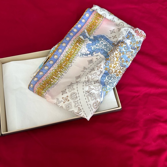 Louis Vuitton Multicolor Monogram World Map Print Silk Square Scarf new with box - Picture 6 of 10